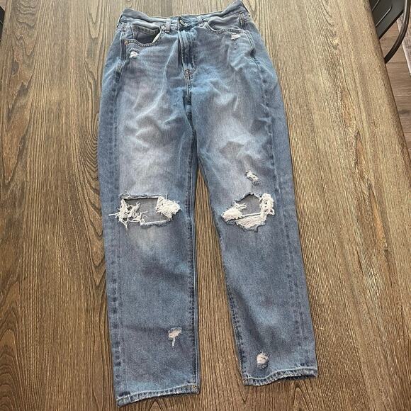 American Eagle Mom Jeans High Rise Distressed Denim Medium Wash Blue Size 6 - Picture 1 of 12
